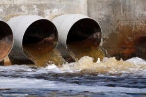 Municipio da Moita chumba contas da SIMARSUL e reivindica solução para descargas no Tejo