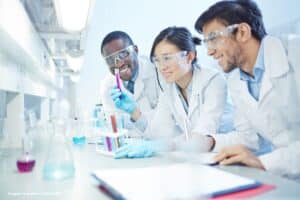 Cientistas da UMinho descobrem material que remove até 83% de fármacos da água potável